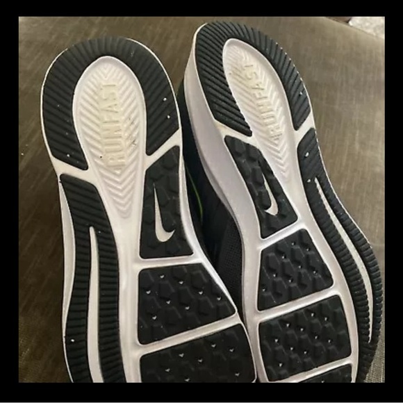 SOLD DONT BUY Nike Kids Sneakers - Black and Neon Green - Picture 6 of 7